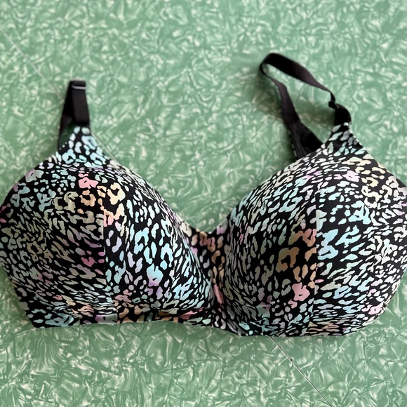 Torrid Curve Wireless Bra with a Watercolor Leopard Print on black Size US 42DDD - Picture 2 of 3